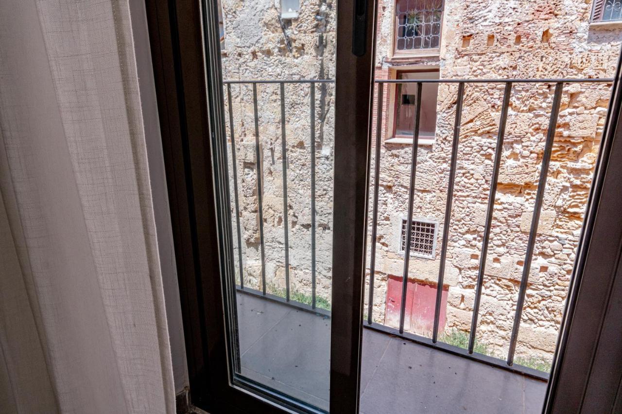 Joyrooms 2 Tarragona Bagian luar foto